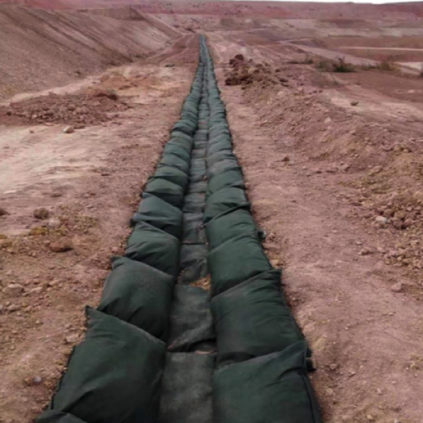 (11) SZWQ煤矿煤层自燃处治(8.柔性排水沟)
Soft drainage ditch for spontaneous combustion slope in SQ coal mine, in 2018 (11) SZWQ煤矿煤层自燃处治(8.柔性排水沟)
Soft drainage ditch for spontaneous combustion slope in SQ coal mine, in 2018