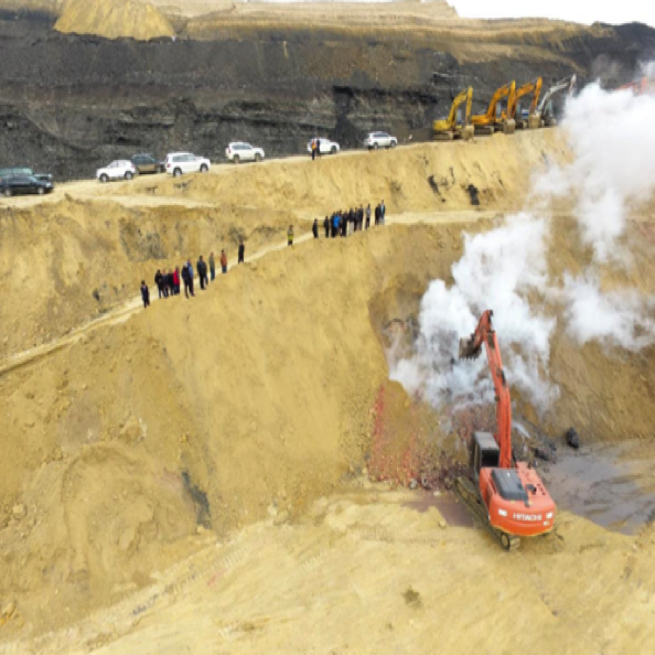 (11) SZWQ煤矿煤层自燃处治(2.清火源)
Clearing spontaneous combustion in SQ coal mine, in 2018 (11) SZWQ煤矿煤层自燃处治(2.清火源)
Clearing spontaneous combustion in SQ coal mine, in 2018