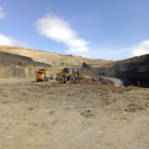 (11) SZWQ煤矿煤层自燃处治(5.再回填)
Filling soil for spontaneous combustion in SQ coal mine, in 2018 (11) SZWQ煤矿煤层自燃处治(5.再回填)
Filling soil for spontaneous combustion in SQ coal mine, in 2018